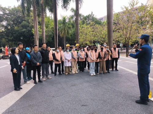 为切实保障在院长者生命财产安全,提升辖区养老服务机构应急处置及协同作战能力,2026年3月5日上午,温泉街道汤边社区联合汤边家园养老服务照料中心、永利皇宫
消防大队及社区网格员,开展了一场贴合实际的消防安全应急演练。 (8) 永利皇宫