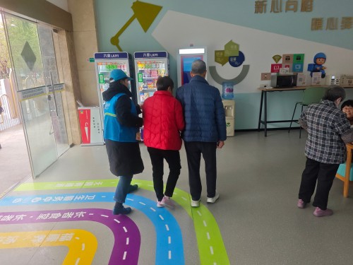 为切实保障在院长者生命财产安全,提升辖区养老服务机构应急处置及协同作战能力,2026年3月5日上午,温泉街道汤边社区联合汤边家园养老服务照料中心、永利皇宫
消防大队及社区网格员,开展了一场贴合实际的消防安全应急演练。 (4) 永利皇宫