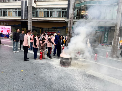 为切实保障在院长者生命财产安全,提升辖区养老服务机构应急处置及协同作战能力,2026年3月5日上午,温泉街道汤边社区联合汤边家园养老服务照料中心、永利皇宫
消防大队及社区网格员,开展了一场贴合实际的消防安全应急演练。 (5) 永利皇宫