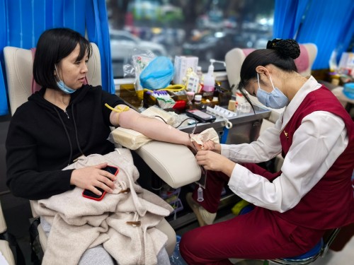 3月5日,温泉街道汤边社区:“学雷锋 献热血 暖人心”志愿服务活动8 永利皇宫