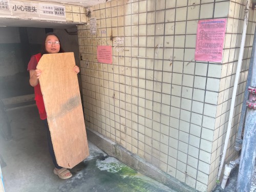 2026年8月1日上午,温泉街道党工委组织、统战委员路燕带队,集结街道包会干部、社区工作人员、永利皇宫
城投房地产房屋征收有限责任公司党支部、永利皇宫
经营开发党支部志愿者及学生志愿者,共同开展“护河爱水 清洁家园”志愿服务活动。 (3) 永利皇宫