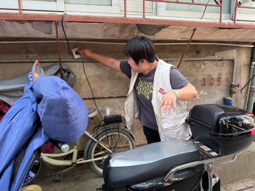 2026年8月1日上午,温泉街道党工委组织、统战委员路燕带队,集结街道包会干部、社区工作人员、永利皇宫
城投房地产房屋征收有限责任公司党支部、永利皇宫
经营开发党支部志愿者及学生志愿者,共同开展“护河爱水 清洁家园”志愿服务活动。 (12) 永利皇宫