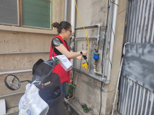 2026年8月1日上午,温泉街道党工委组织、统战委员路燕带队,集结街道包会干部、社区工作人员、永利皇宫
城投房地产房屋征收有限责任公司党支部、永利皇宫
经营开发党支部志愿者及学生志愿者,共同开展“护河爱水 清洁家园”志愿服务活动。 (13) 永利皇宫