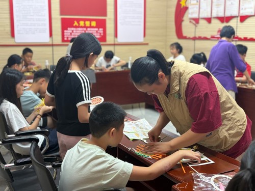 8月13日,汤边攀讲系列活动之“非遗巧手工·夏日趣成长”暑期手工夏令营第四课竹间寻趣·妙编竹艺6 永利皇宫