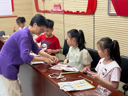 8月13日,汤边攀讲系列活动之“非遗巧手工·夏日趣成长”暑期手工夏令营第四课竹间寻趣·妙编竹艺5 永利皇宫