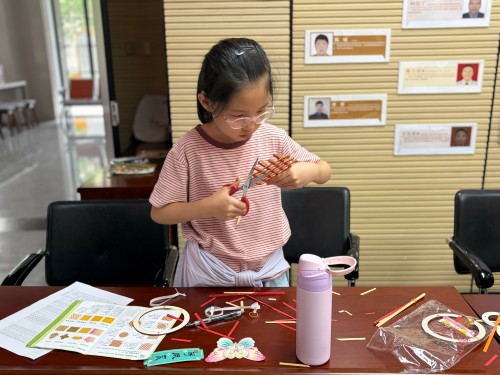 8月13日,汤边攀讲系列活动之“非遗巧手工·夏日趣成长”暑期手工夏令营第四课竹间寻趣·妙编竹艺8 永利皇宫